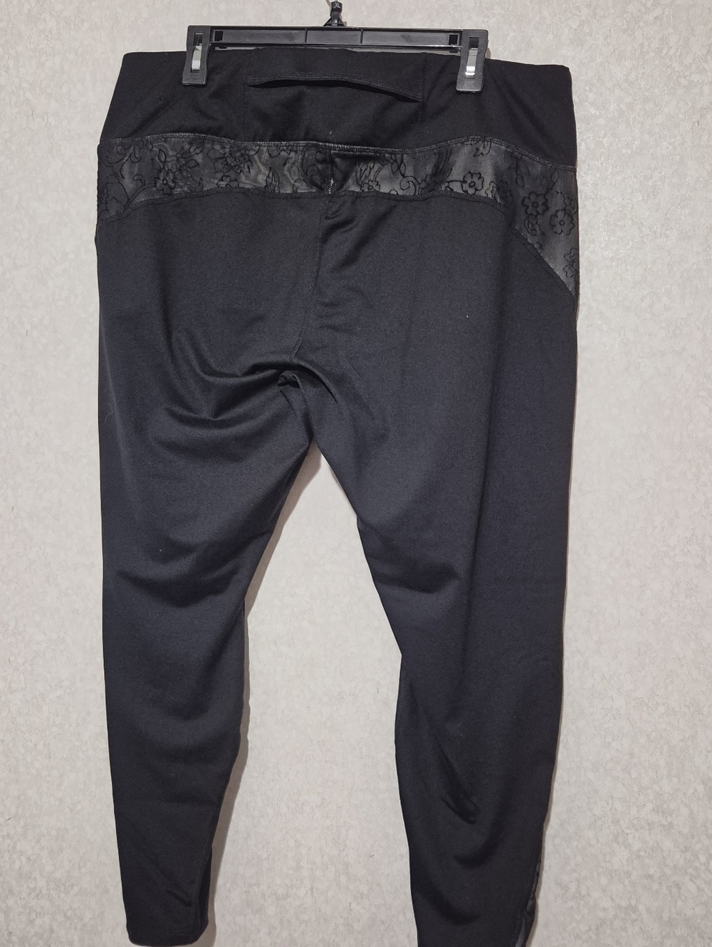 torrid Black Active Leggings with Floral Printed ...size:3 - Picture 7 of 13